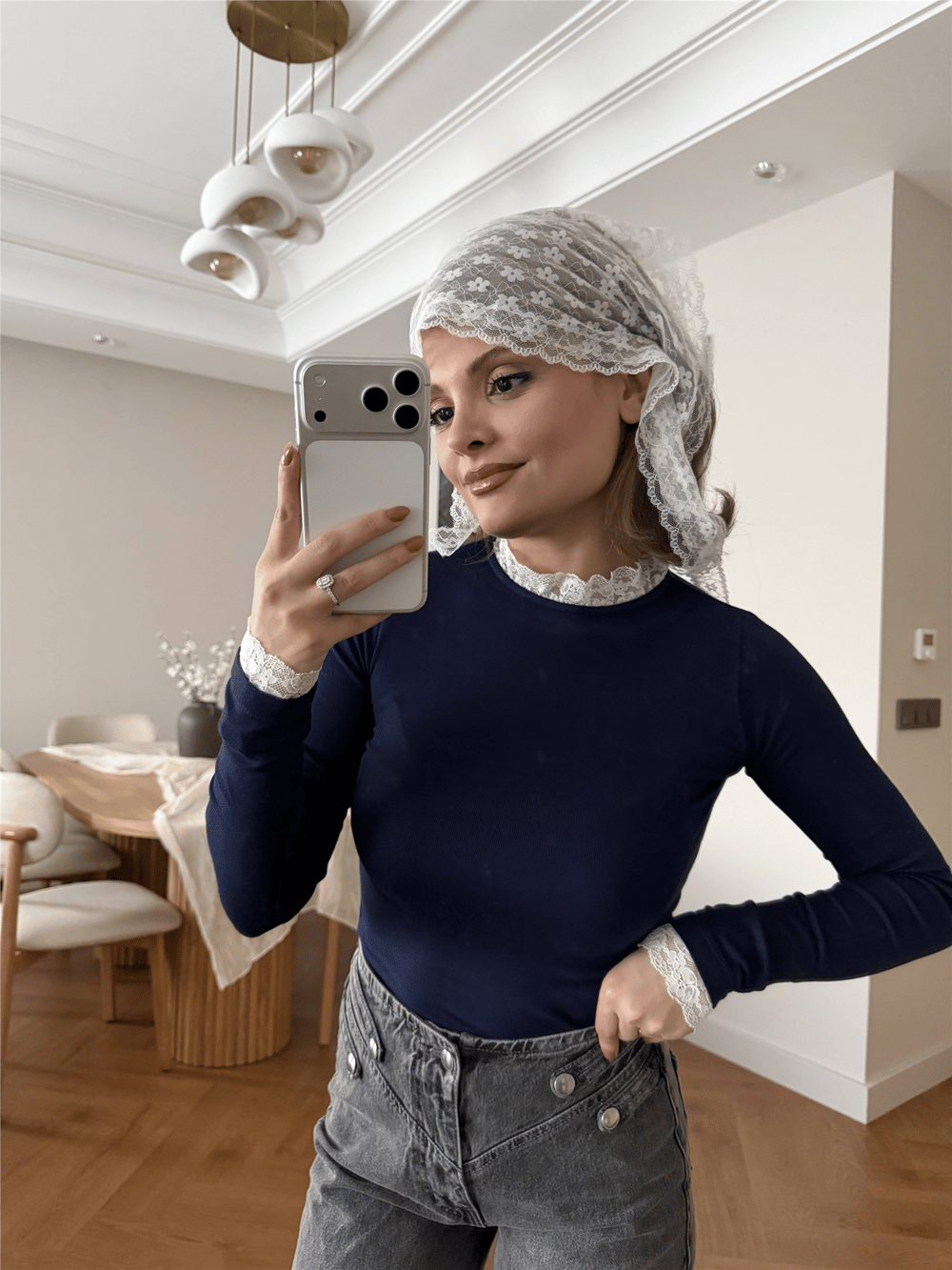 Yaka Kol Dantel Detaylı Body Lacivert