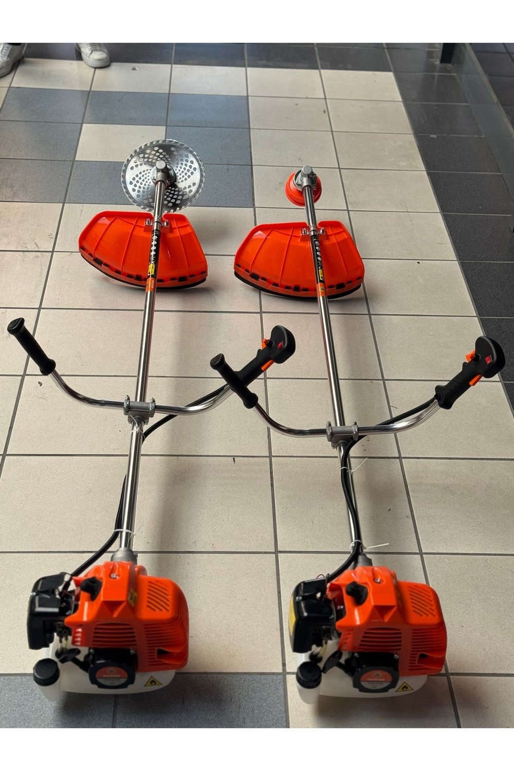 TIRPAN OT BİÇME MOTORU BENZİNLİ YAN TİPİ 3 ADET UÇ 2.2 KV 52 CC
