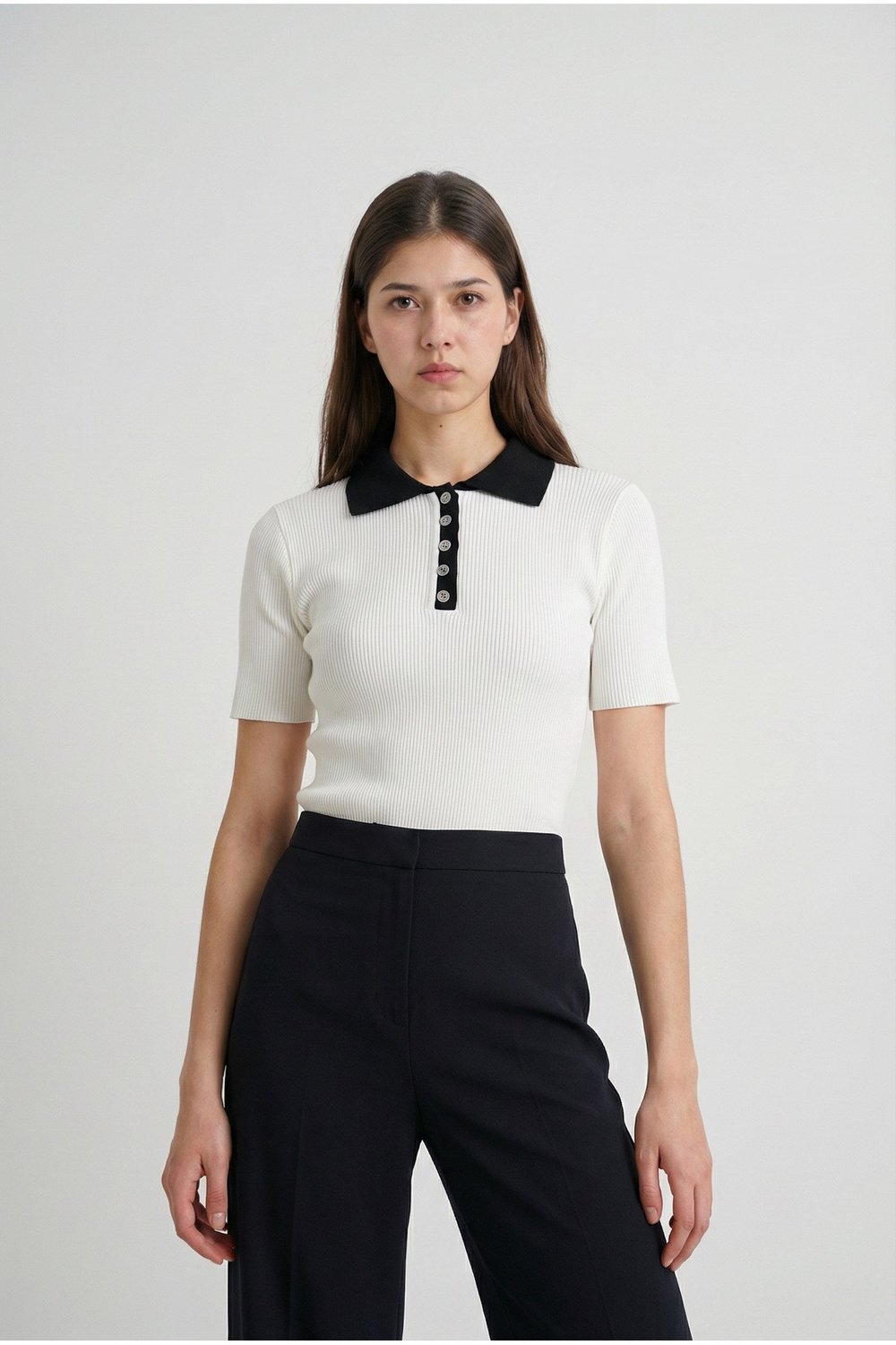 Beyaz Kısa Kol Polo Yaka Düğmeli İnce Kadın Triko T-Shirt Kazak