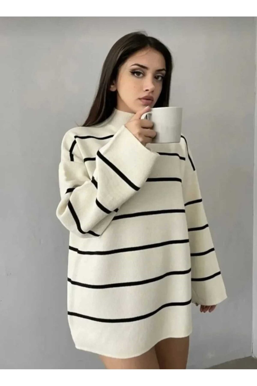 Beyaz Oversize Çizgili Yarım Balıkçı Kadın Triko Tunik Kazak