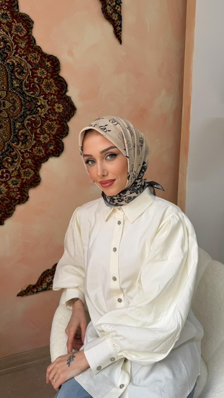 gulce-desenli-esarp-siyah-d2-95a.webp
