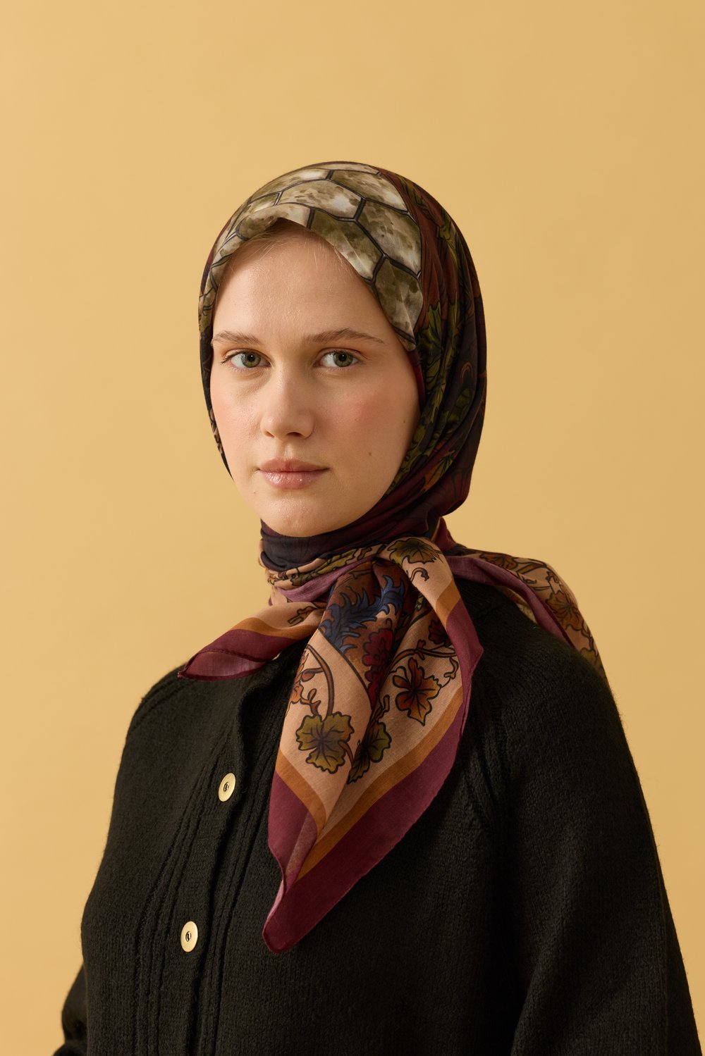 Asude Pamuk Eşarp