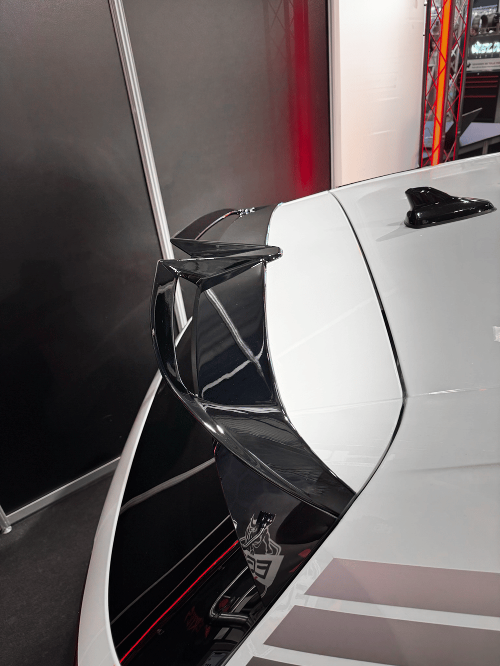 volkswagen-golf-8-gti-spoiler-a864ee.png
