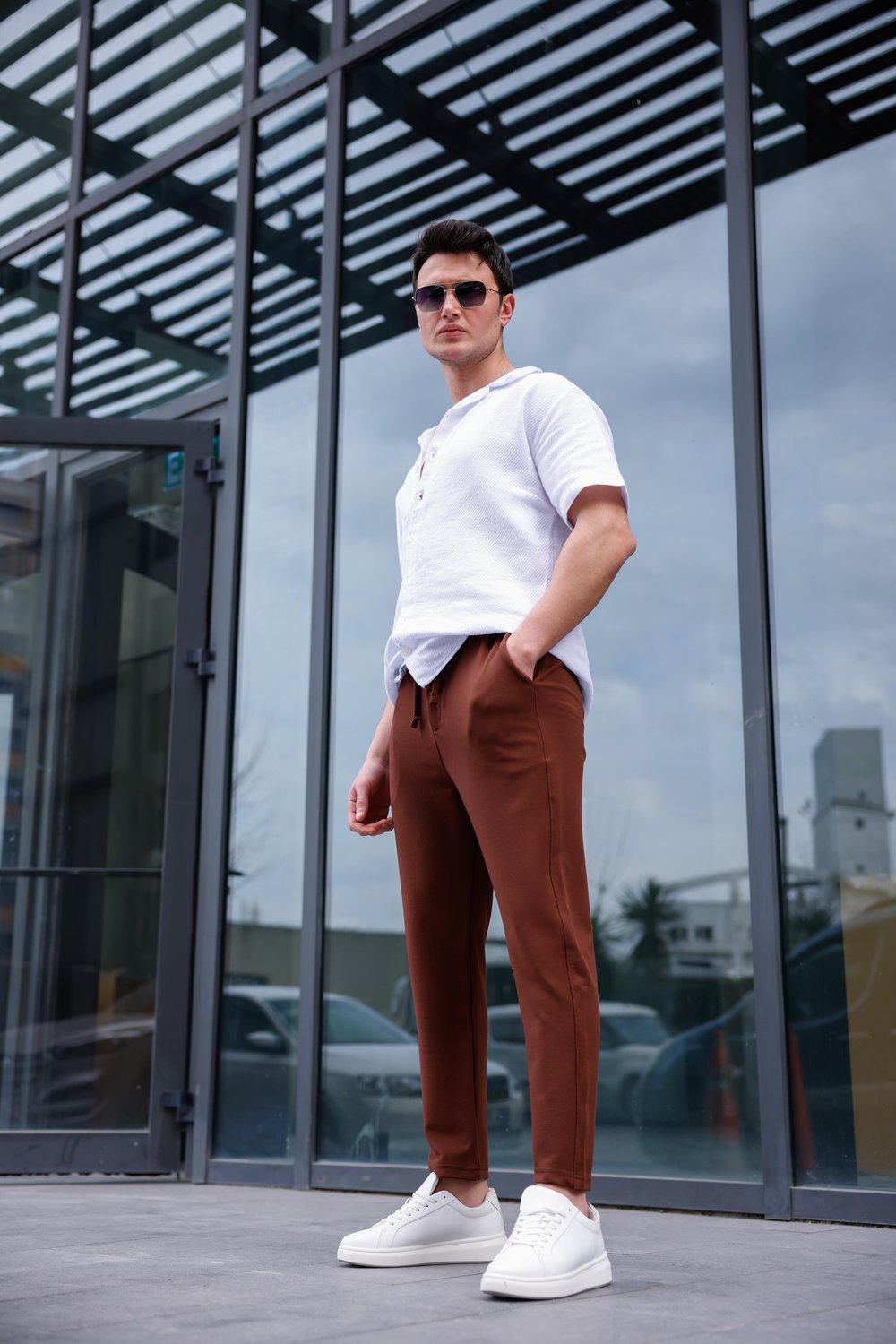 Erkek Kahve Renk Likralı Kumaş Jogger Pantolon