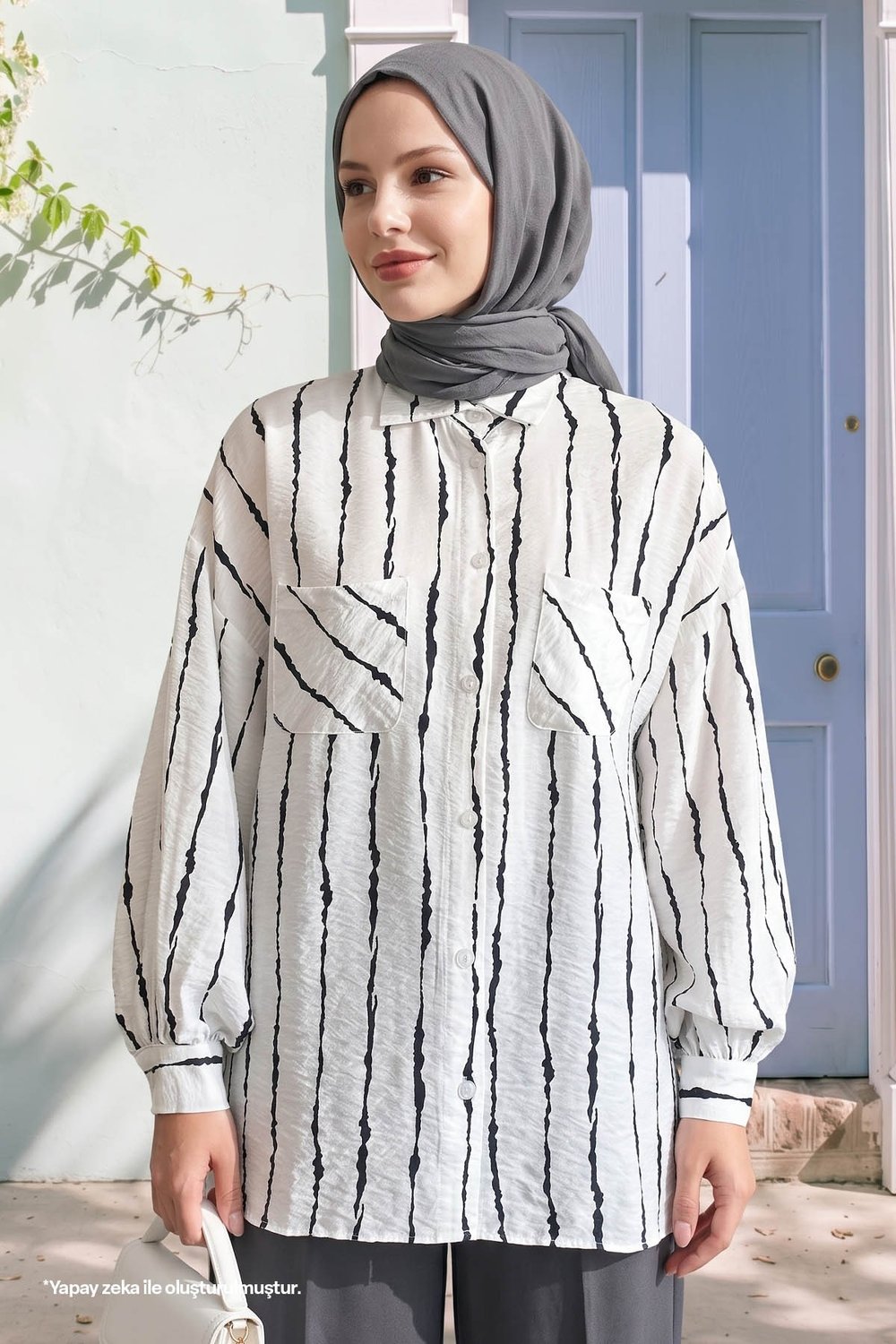 Batik Şeritli Salaş Beyaz Gömlek