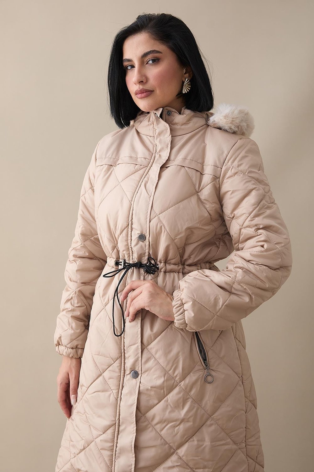 Beli Büzgülü Kapitone Mont Bej