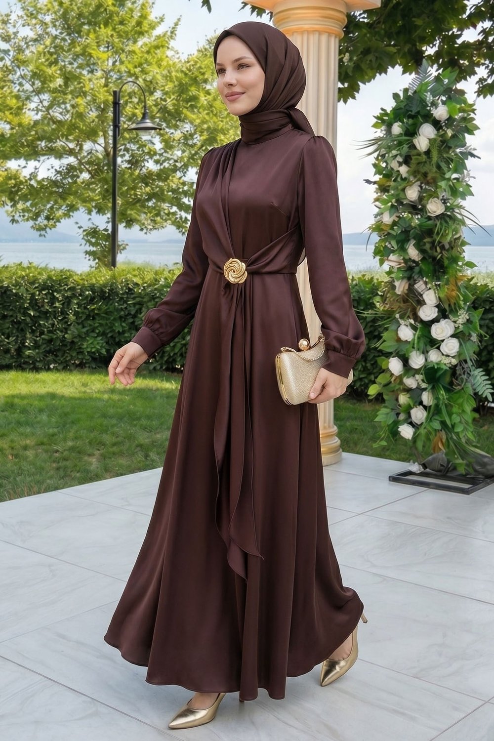 Çapraz Allerli Broşlu Acı Kahve Saten Elbise