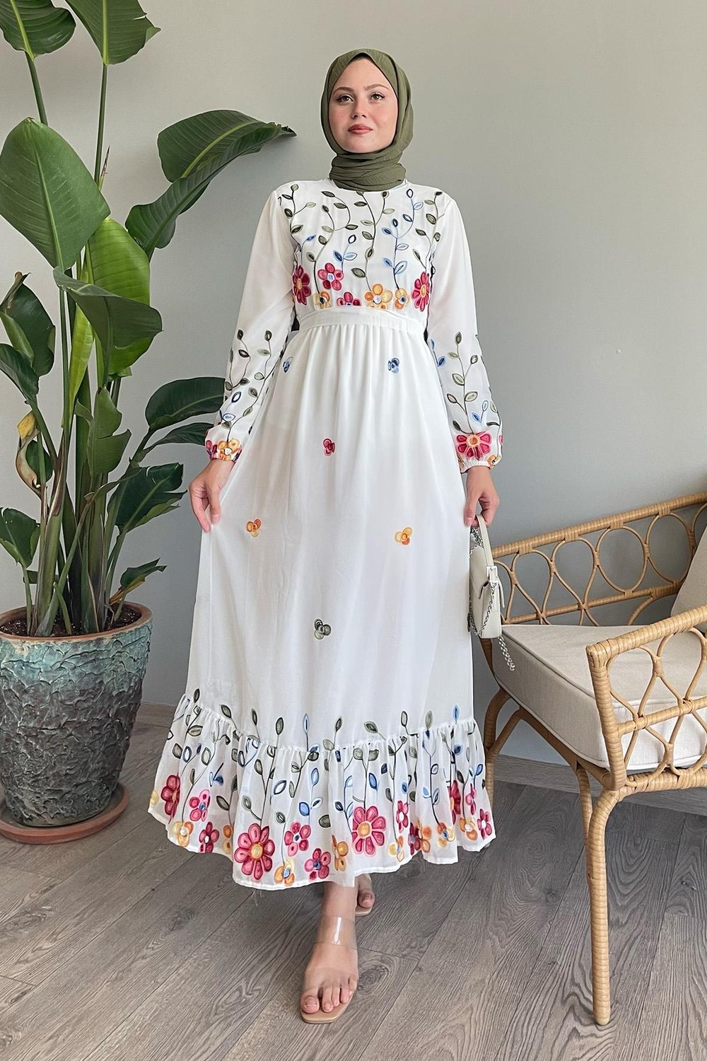 Çiçekleri Papatya Beyaz Şifon Elbise