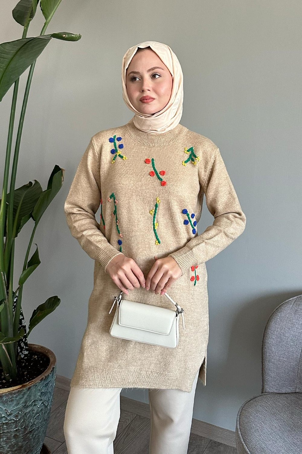 El İşi Yumoş Bej Triko Tunik