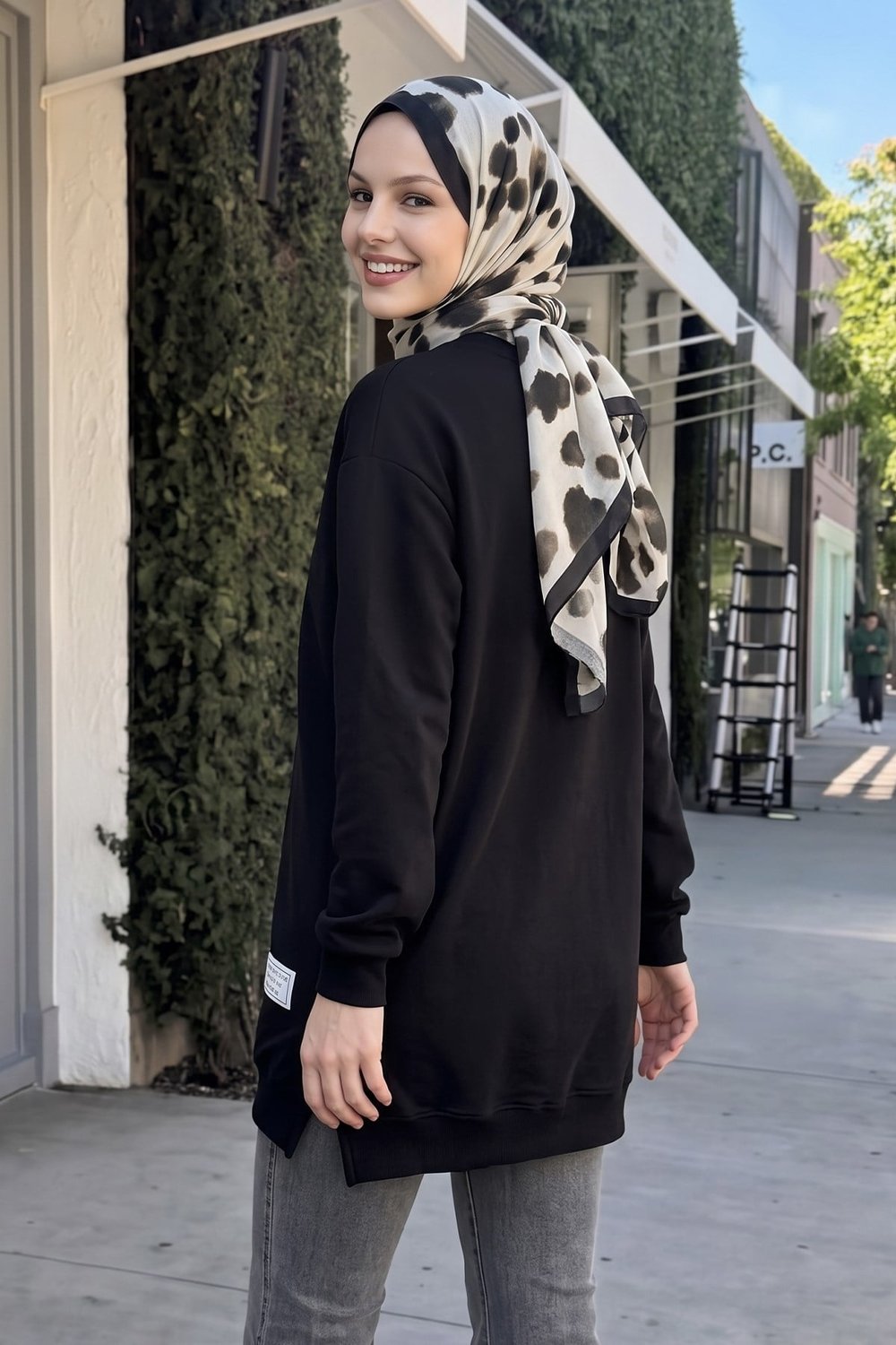 Etiket Detay Basic Siyah Tunik