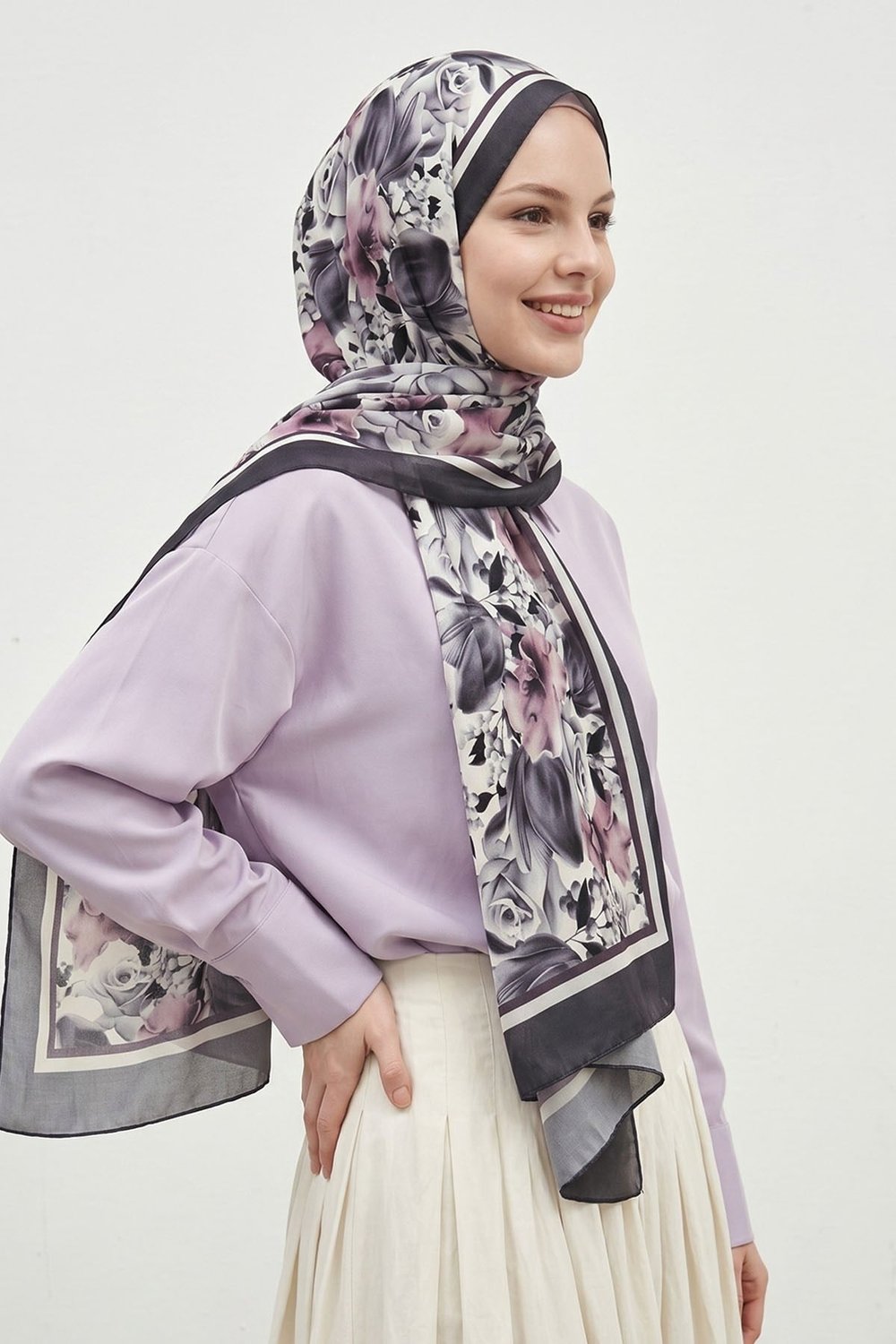 Gül Desen Siyah Soft Pamuk Şal