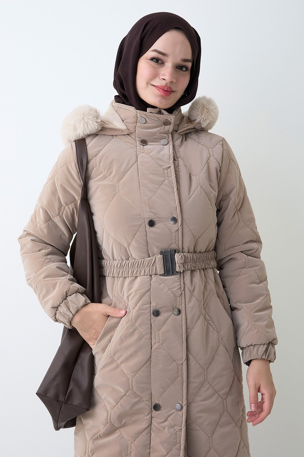 Kemerli Çift Çıtçıtlı Sütlü Kahve Kapitone Mont