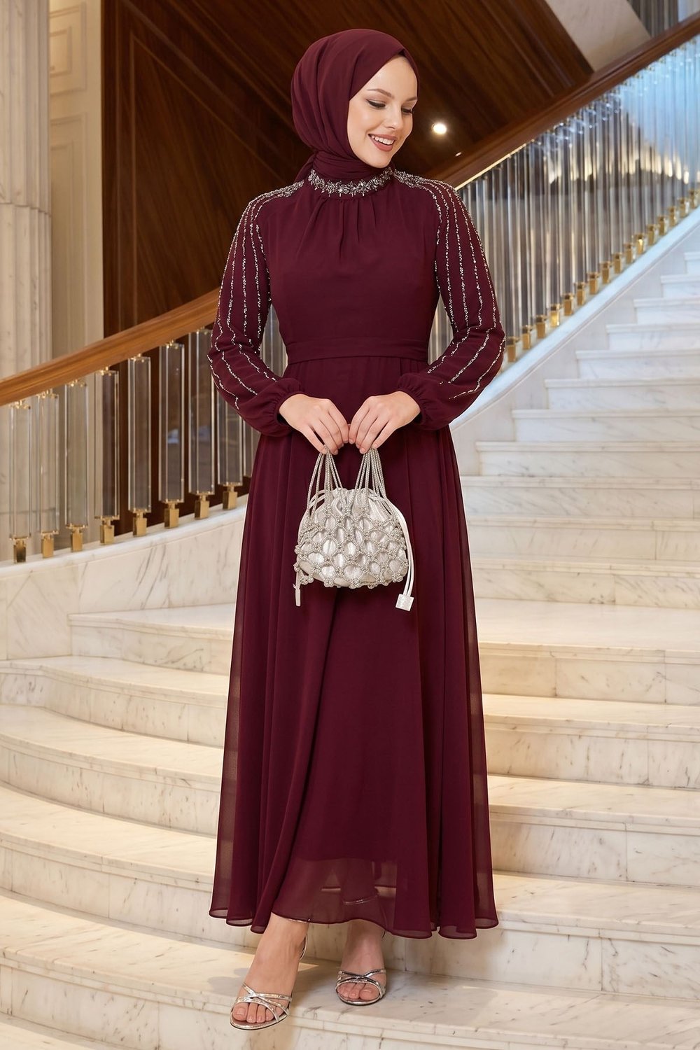 Kolları Taşlı Pullu Kırmızı Şifon Abiye