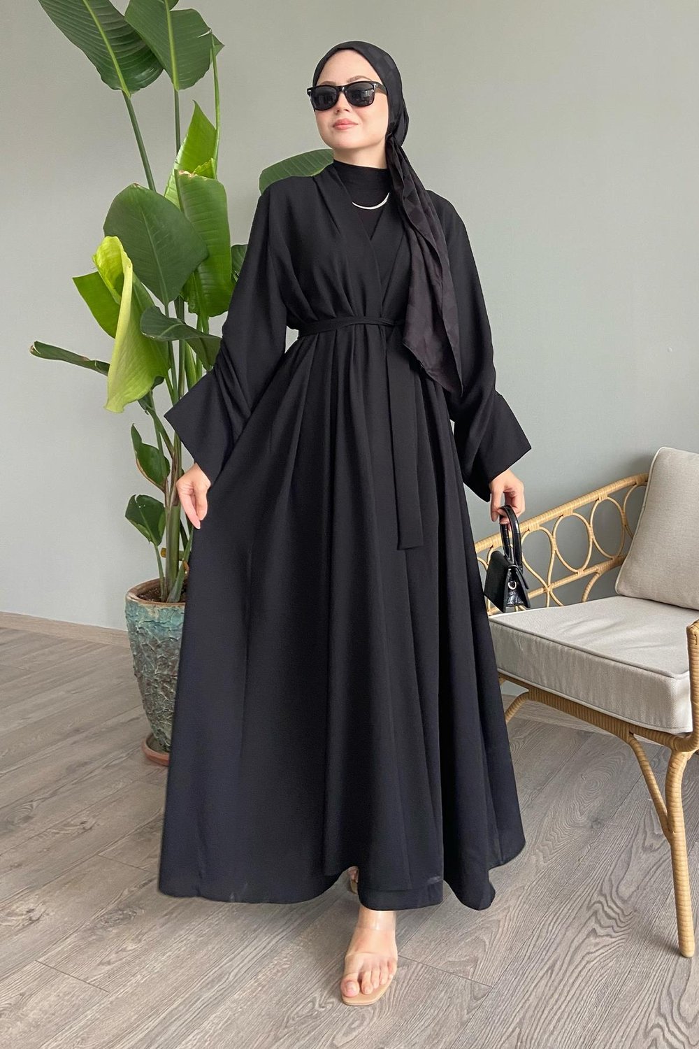 Kolu İpli Büzgülü Siyah Abaya