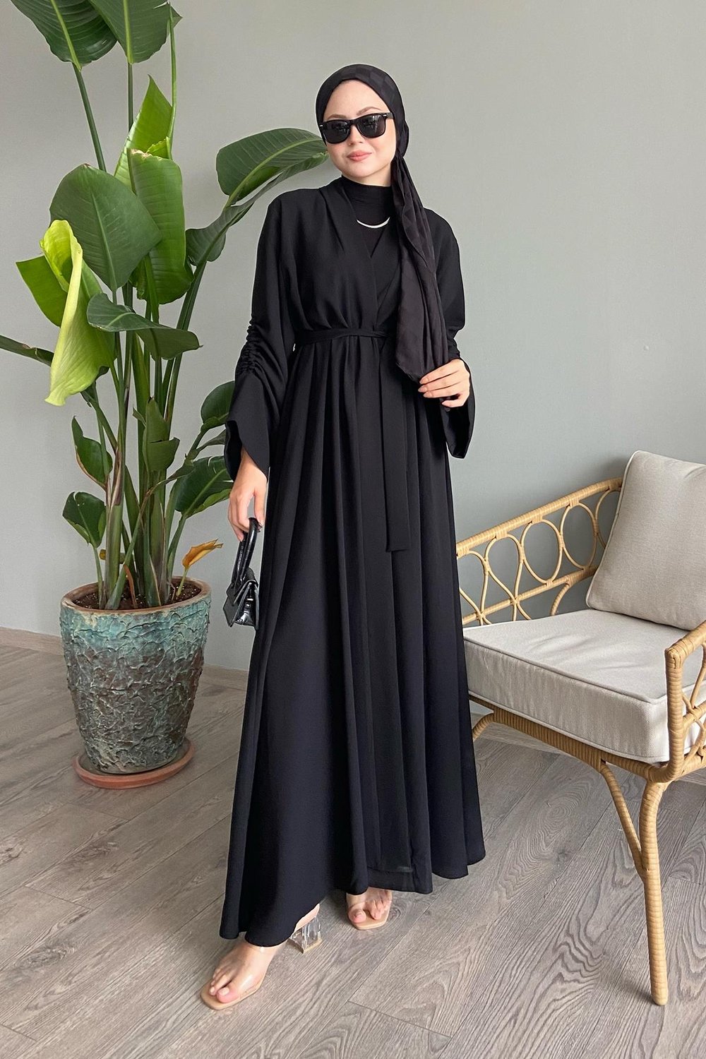 Kolu İpli Büzgülü Siyah Abaya