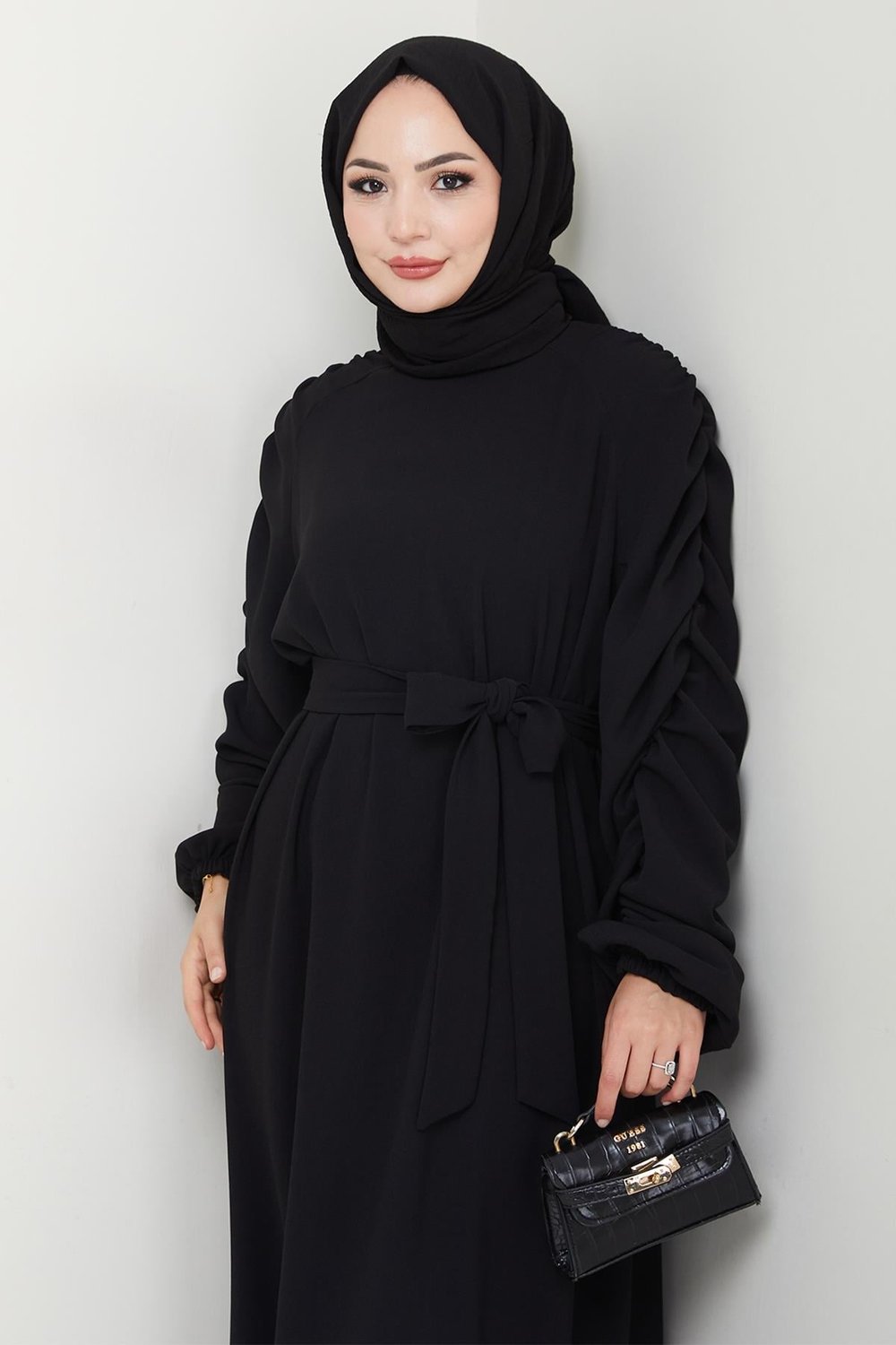 Krep Lastikli Siyah Elbise