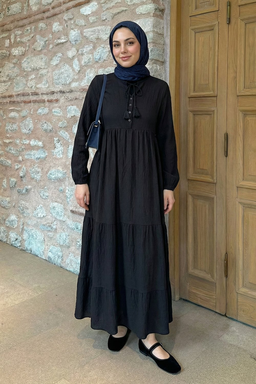 Lina Püsküllü Siyah Elbise