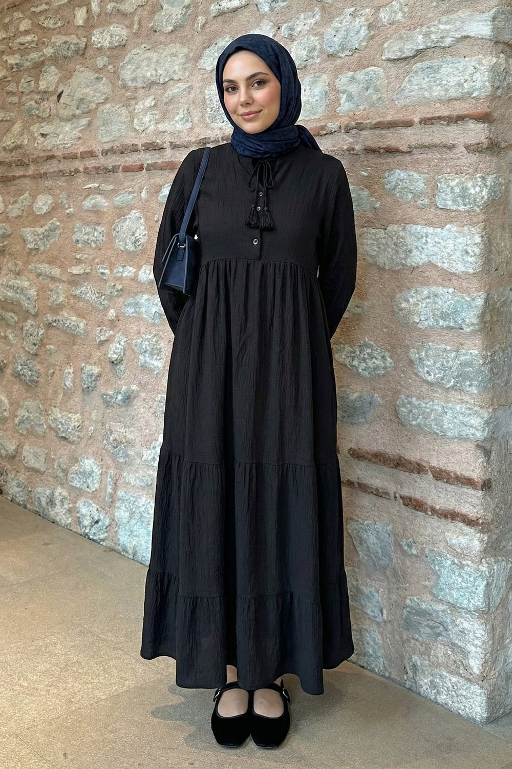 Lina Püsküllü Siyah Elbise