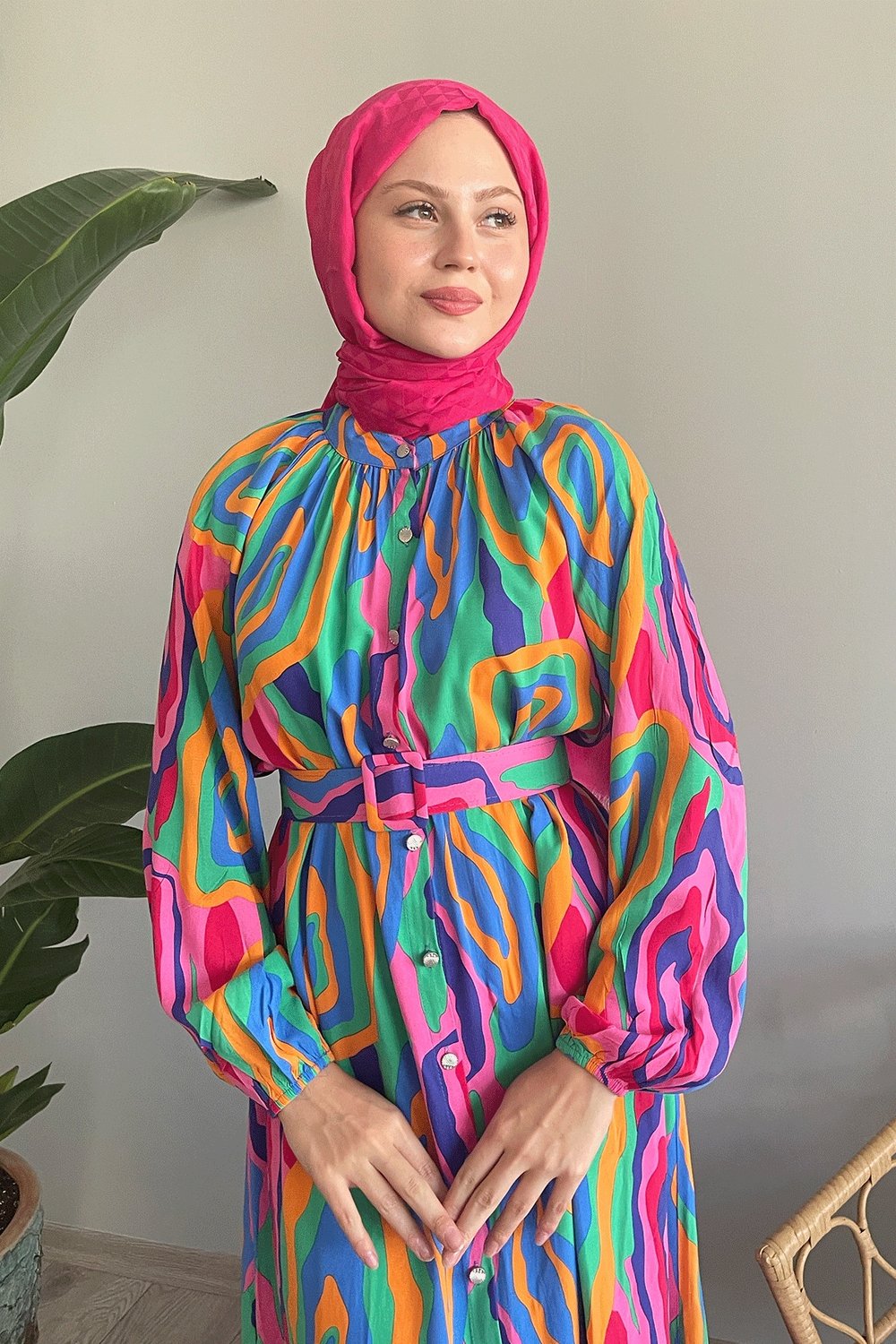 Oval Şeritli Kemerli Pembe Viskon Elbise
