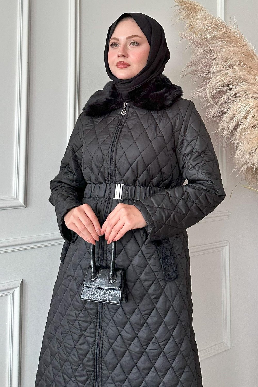 Peluş Yaka Uzun Kapitone Siyah Mont