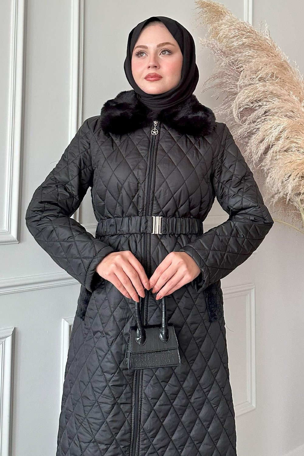 Peluş Yaka Uzun Kapitone Siyah Mont