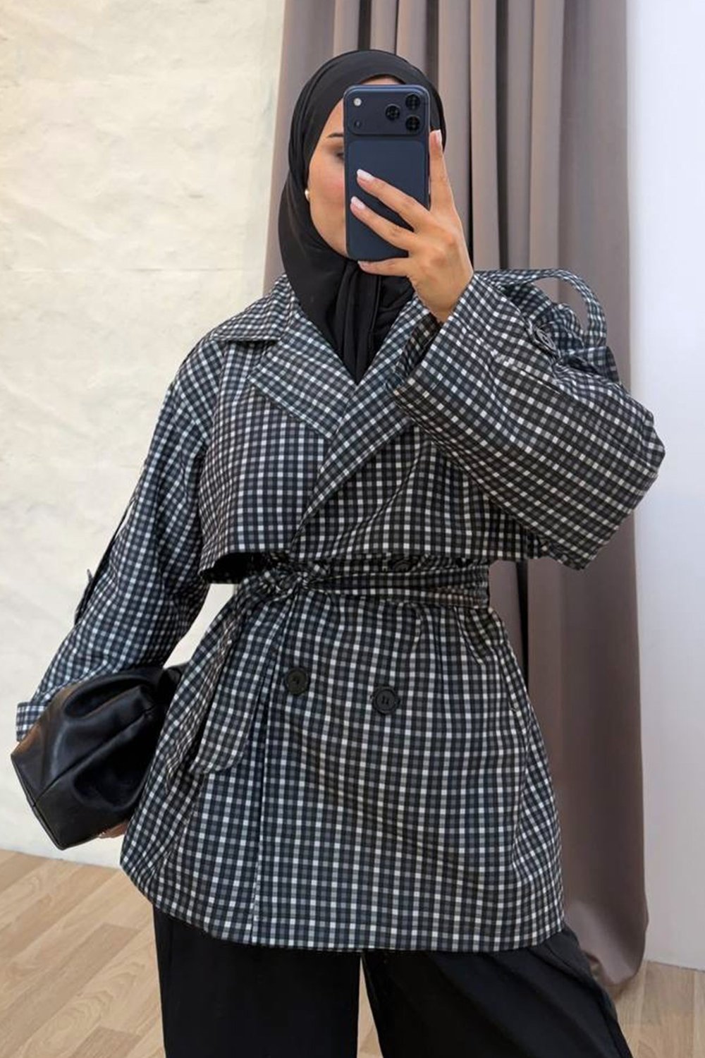Pötikare Desenli Astarlı Siyah Kısa Trençkot