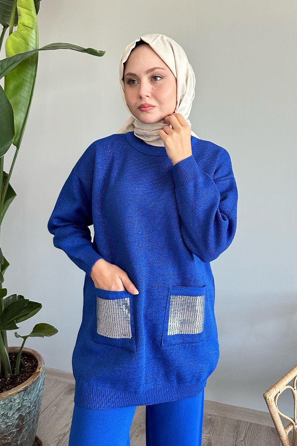 Pul Cep Simli Saks Mavisi Triko Takım