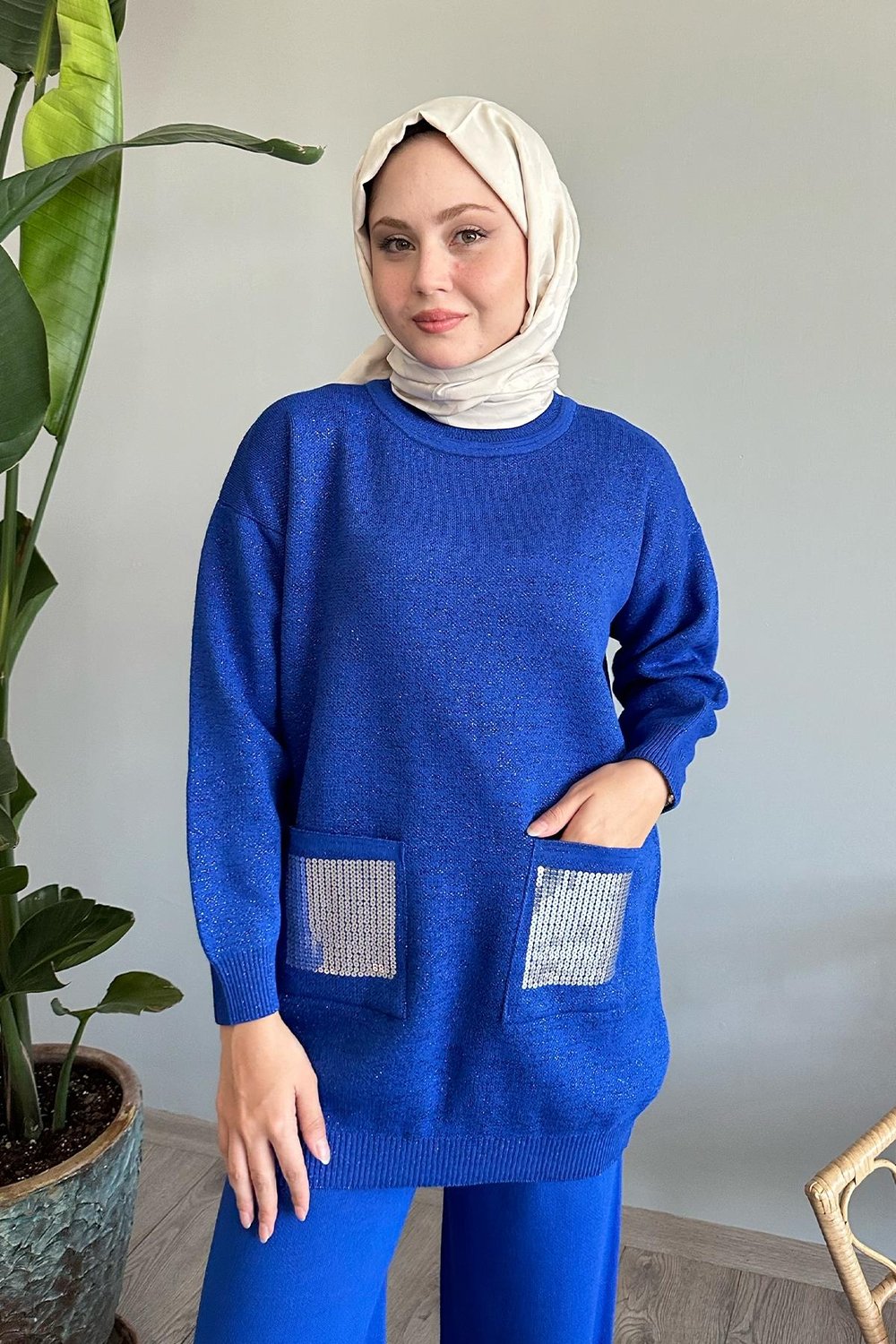 Pul Cep Simli Saks Mavisi Triko Takım