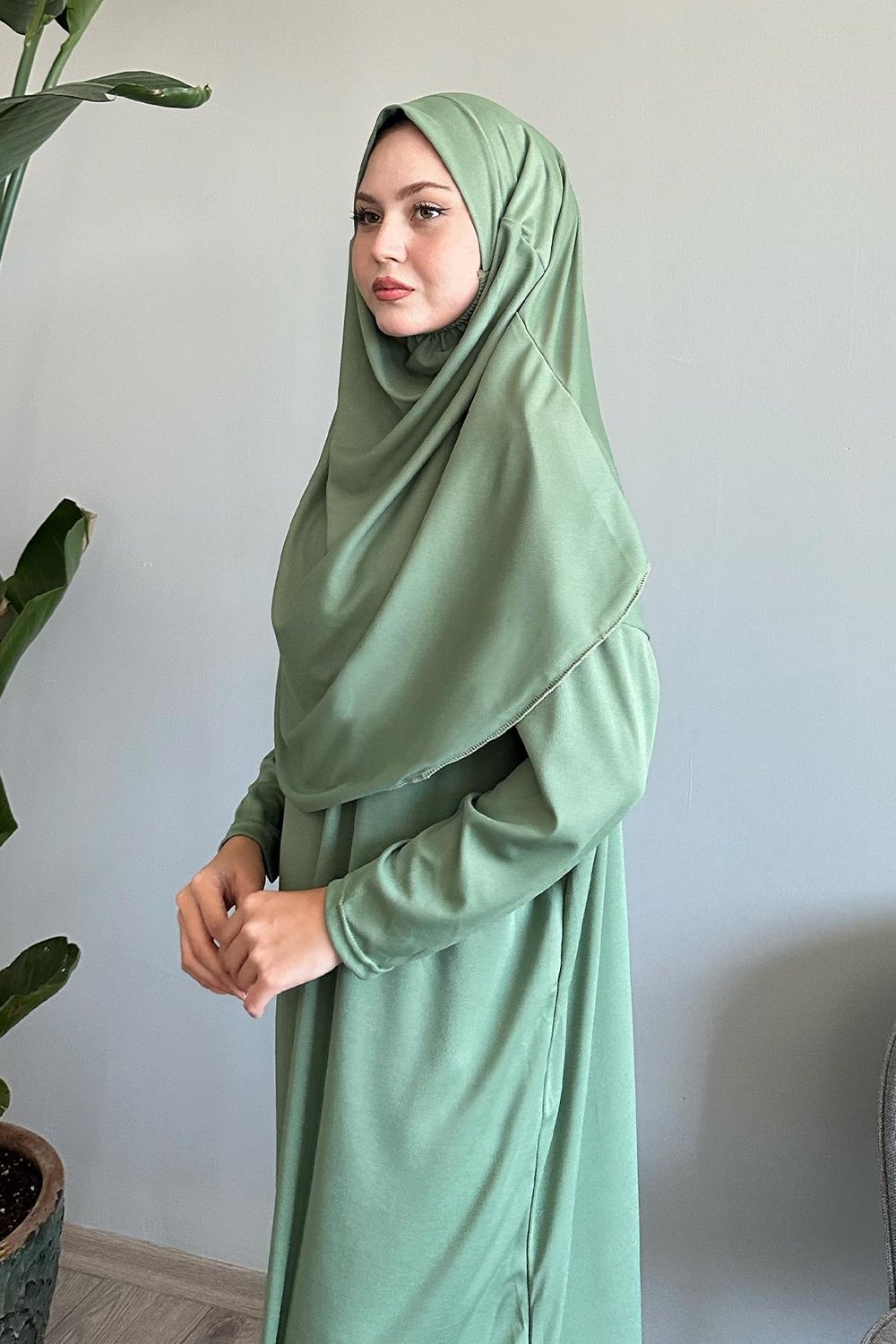 Tek Parça Açık Yeşil Namaz Elbisesi