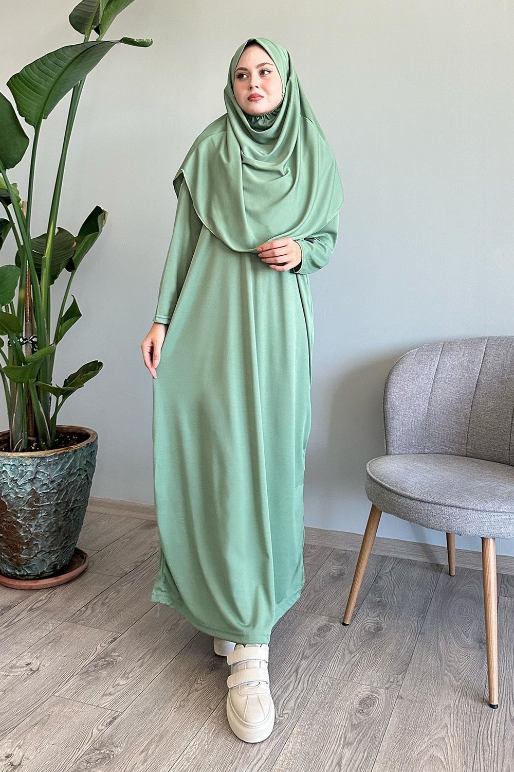 Tek Parça Açık Yeşil Namaz Elbisesi