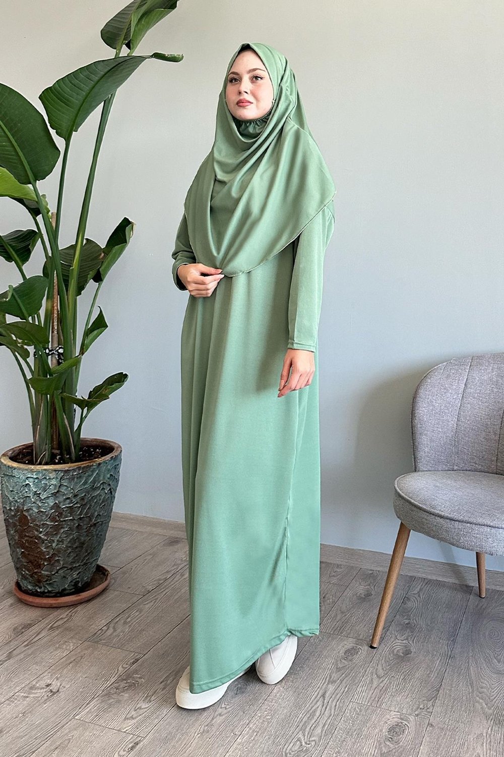 Tek Parça Açık Yeşil Namaz Elbisesi