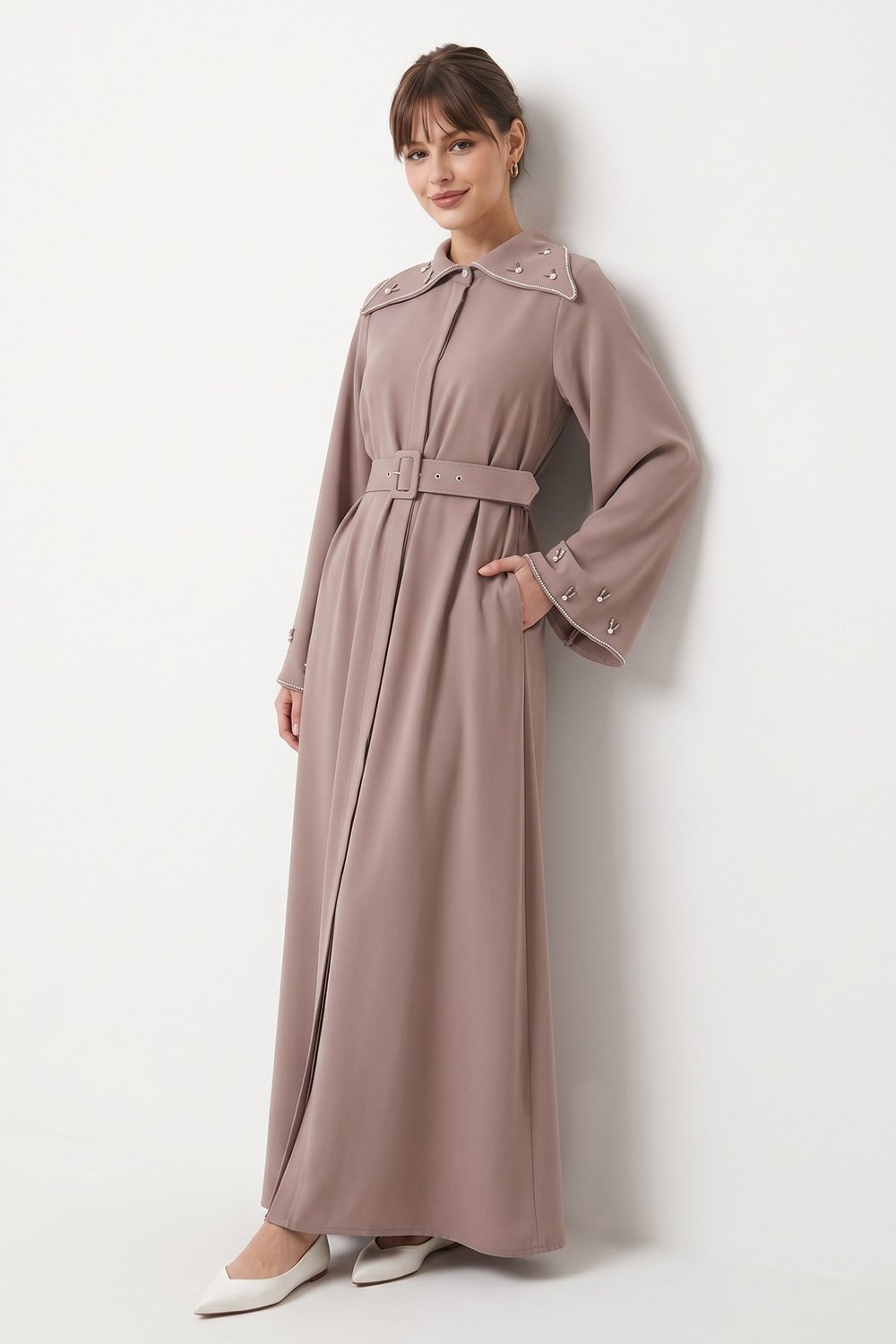 Üçgen Yaka Taşlı Bej Abaya