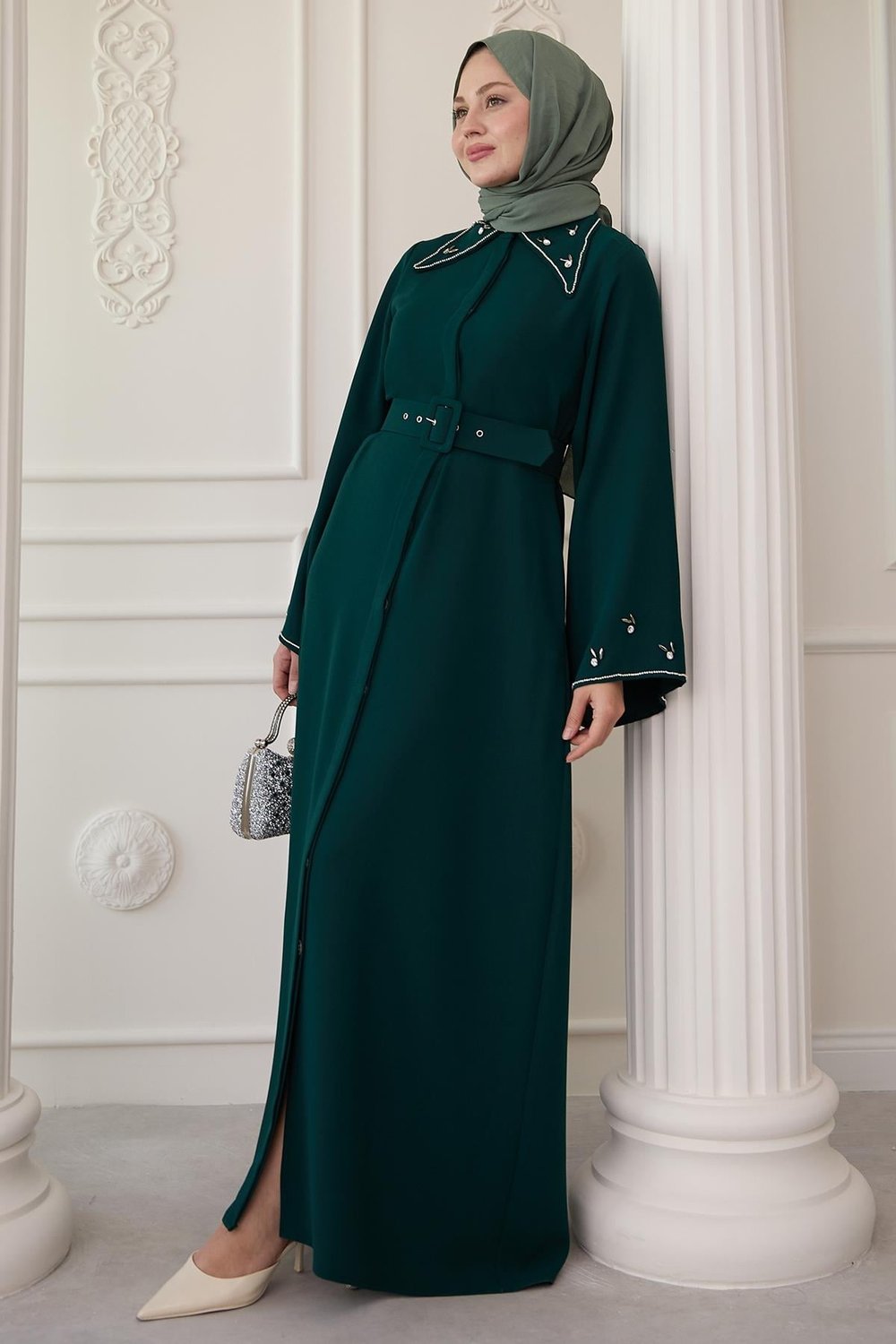 Üçgen Yaka Taşlı Petrol Yeşili Abaya