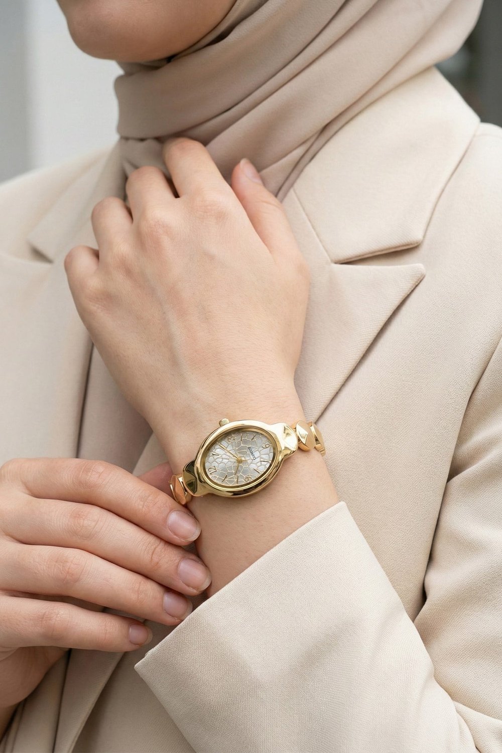 Vintage Oval Gold Kadın Kol Saati