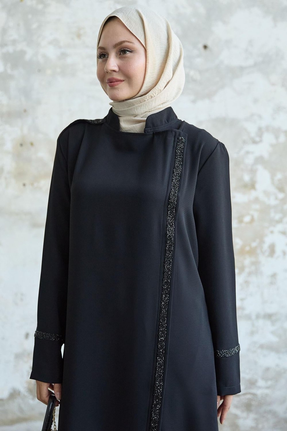 Yaka ve Ön Robası Taşlı  Siyah Ferace