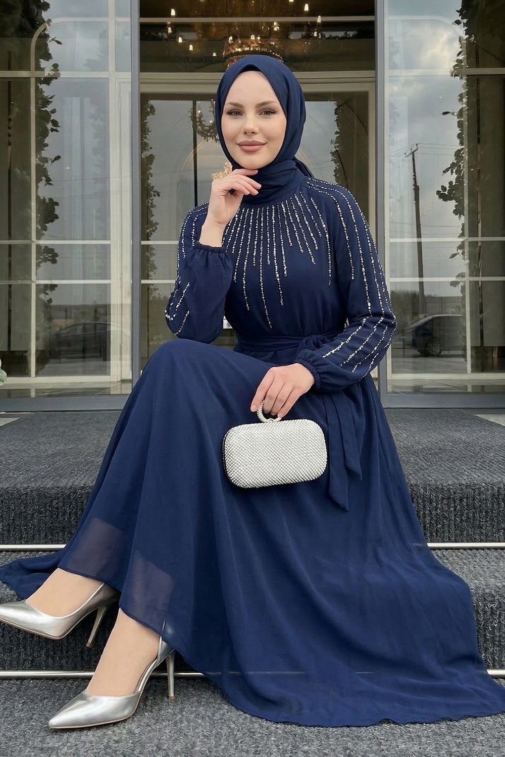 Yakası Kolları Taşlı Lacivert Abiye