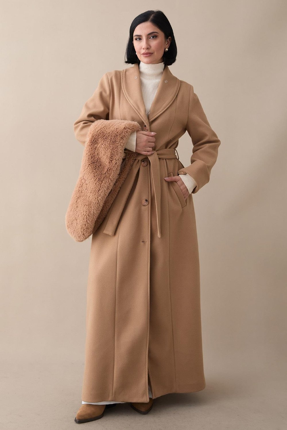 Yakası Kürklü Astarlı Kuşaklı Camel Kaşe Kaban