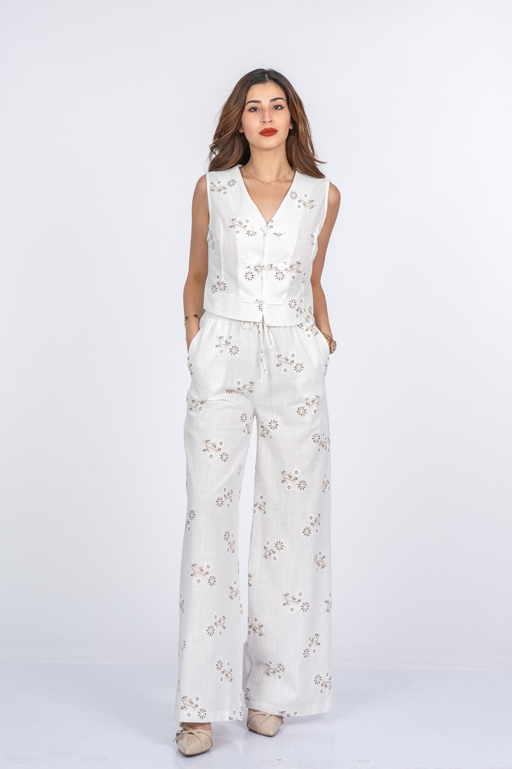 Bella Elegant Çiçek Nakışlı Keten Takım 9146