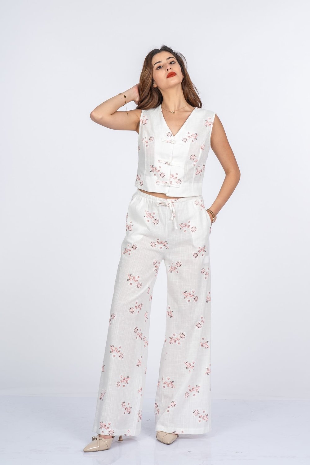 Bella Elegant Çiçek Nakışlı Keten Takım 9146
