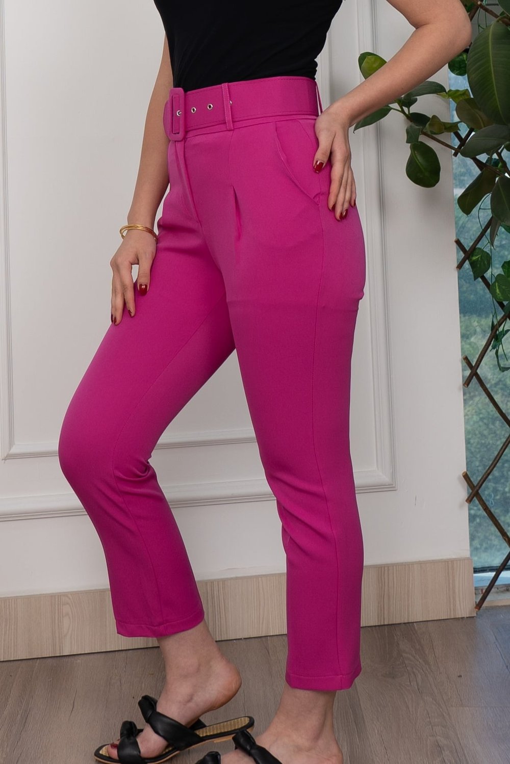 Kemerli ve Cepli Bilek Boy Kumaş Pantolon 3553