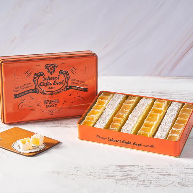 Şekerci Cafer ErolHindistan Cevizli Sade Lokum Orta Boy Retro Tenekede 755 gr (Ücretsiz Kargo)