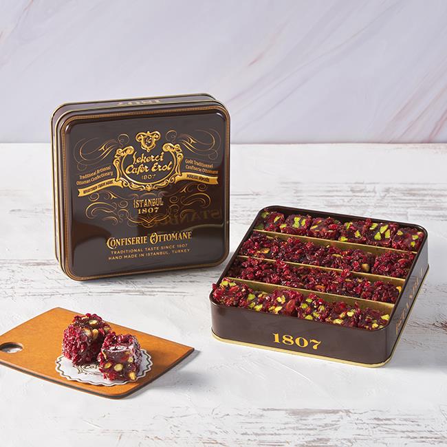 Şekerci Cafer ErolZereşk Üzümü Kaplı Nar Aromalı Antep Fıstıklı Fitil Lokum Küçük Retro Teneke 460 gr (Ücretsiz Kargo)
