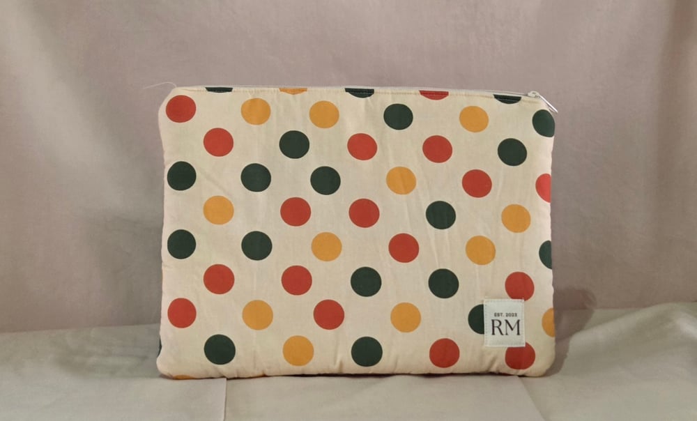 Puantiyeli Tablet Çantası