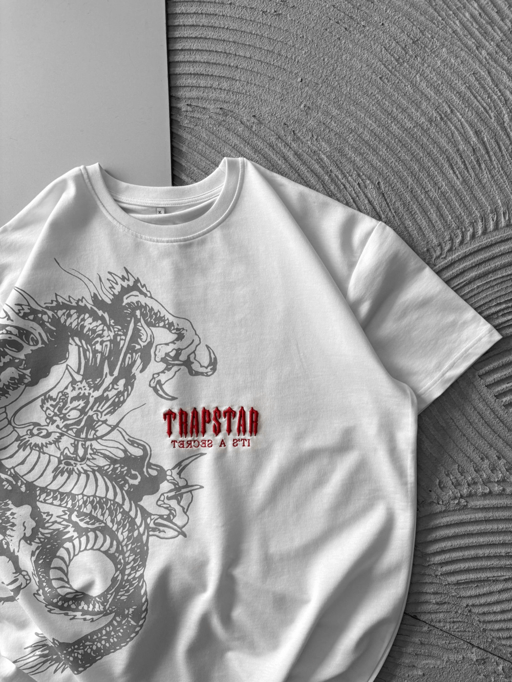 BİSİKLET YAKA EJDER TRAPSTAR NAKIŞ TSHİRT BEYAZ
