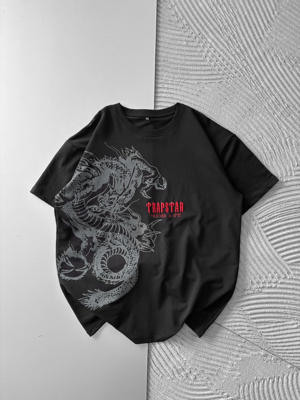 BİSİKLET YAKA EJDER TRAPSTAR NAKIŞ TSHİRT SİYAH