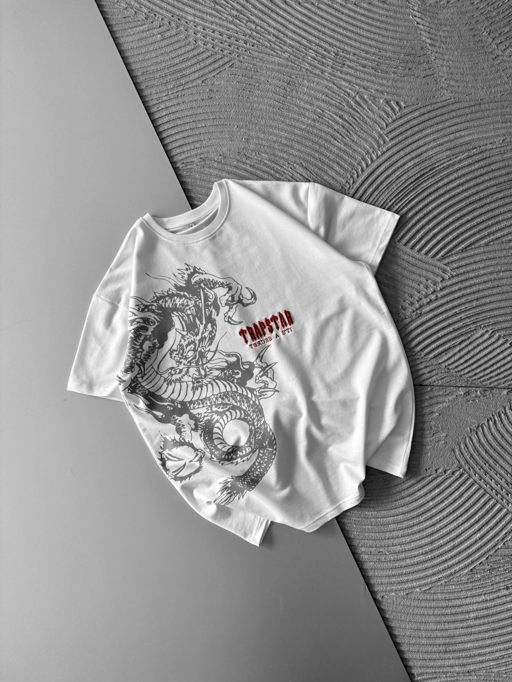 BİSİKLET YAKA EJDER TRAPSTAR NAKIŞ TSHİRT BEYAZ