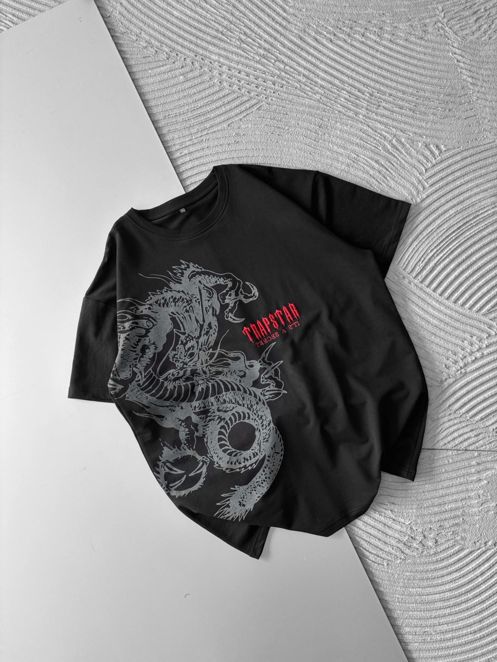 BİSİKLET YAKA EJDER TRAPSTAR NAKIŞ TSHİRT SİYAH
