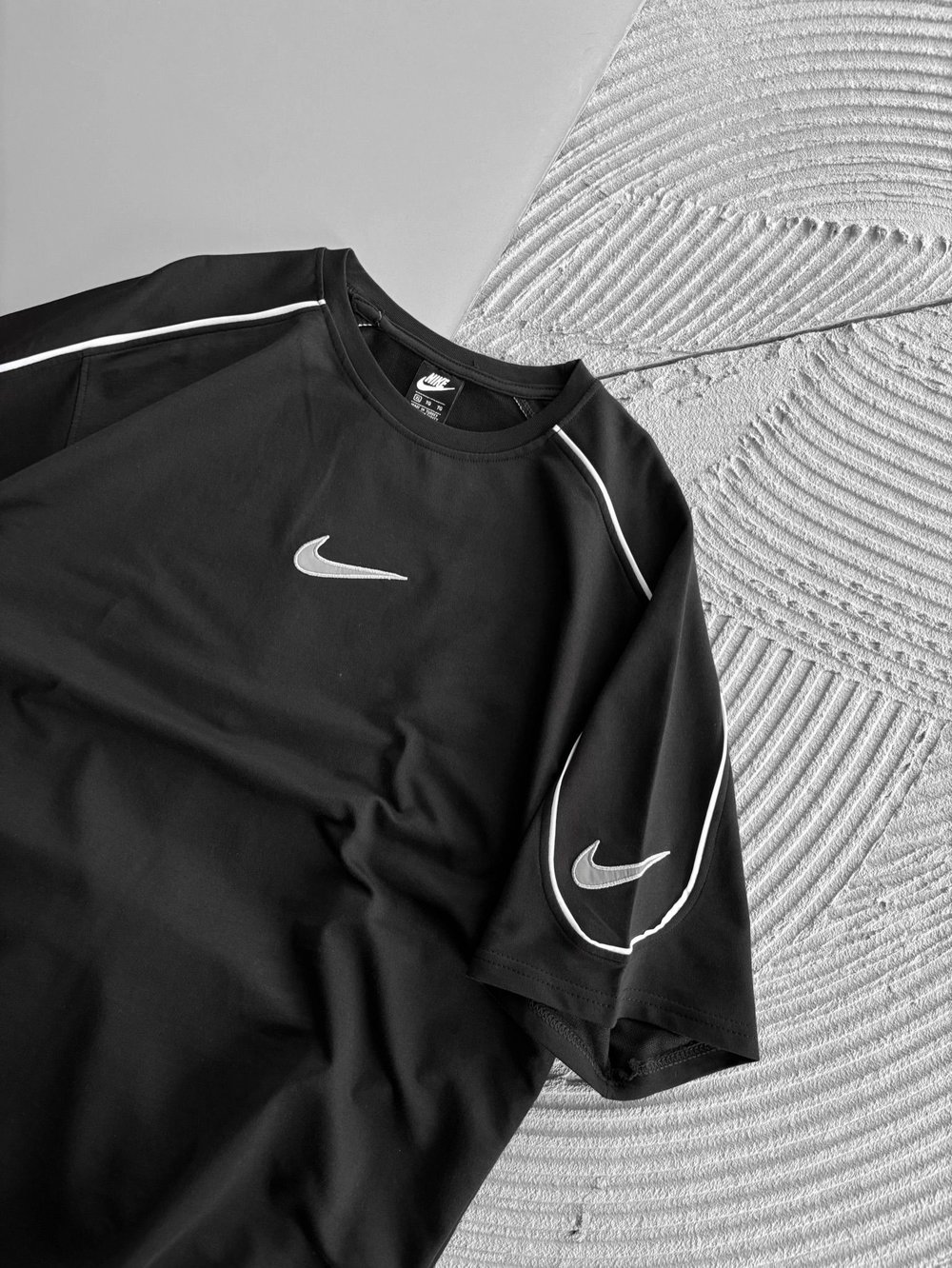BISIKLET YAKA KOLLAR BIYE REFLEKTÖR NAKIŞ OVERSIZE TSHIRT SİYAH
