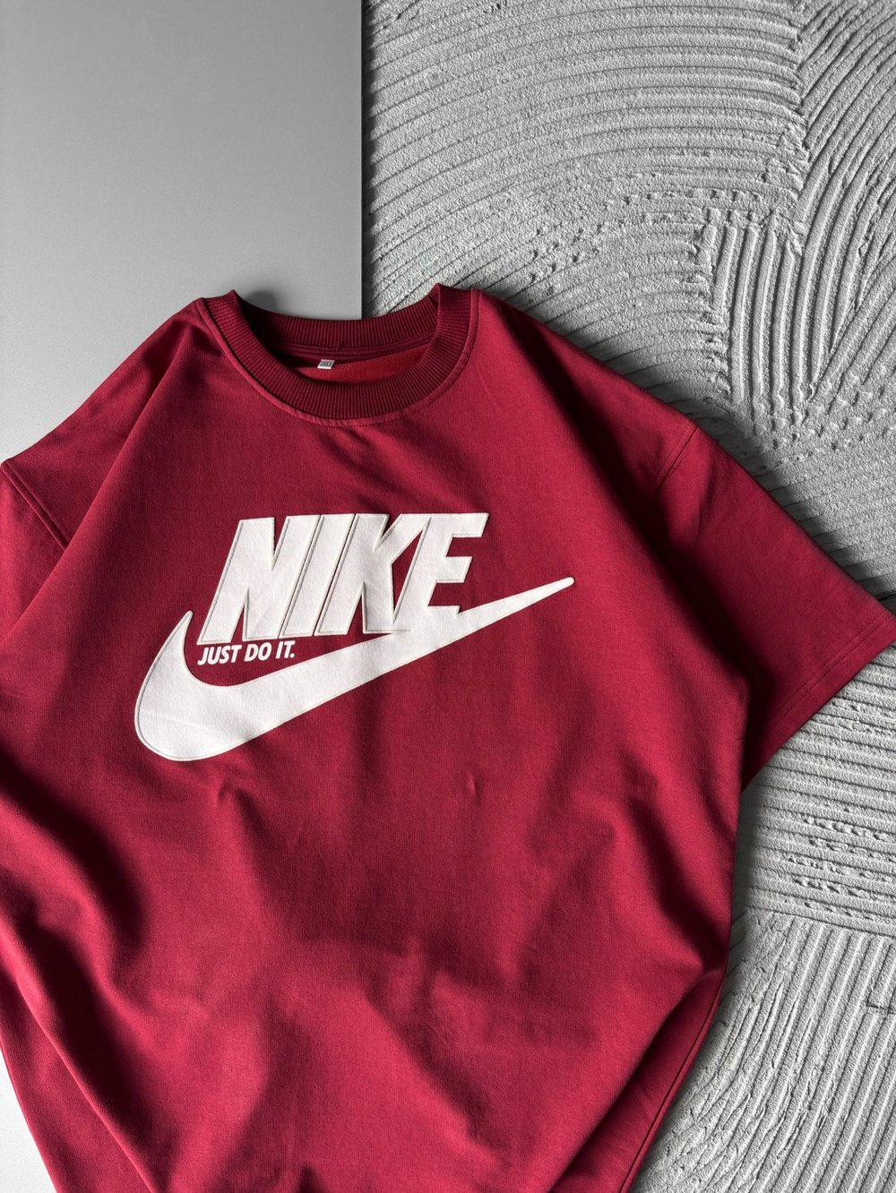 BİSİKLET YAKA NK APLİKE HS OVERSİZE TSHİRT BORDO