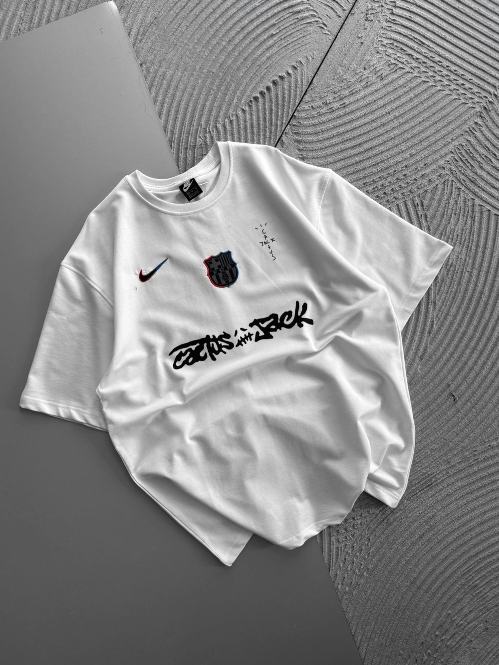 BİSİKLET YAKA NK BARCA HOLOGRAM OVERSİZE TSHİRT BEYAZ